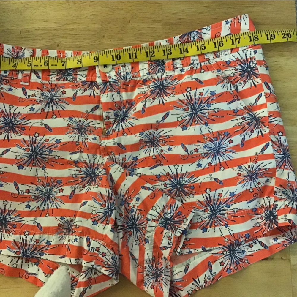 Lilly Pulitzer she’s a firecracker Callahan shorts size 10 glow in the dark!🤩🦄 - Picture 6 of 6